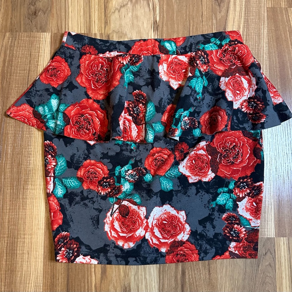 Candies Floral Skirt Size S Color Gray & Red